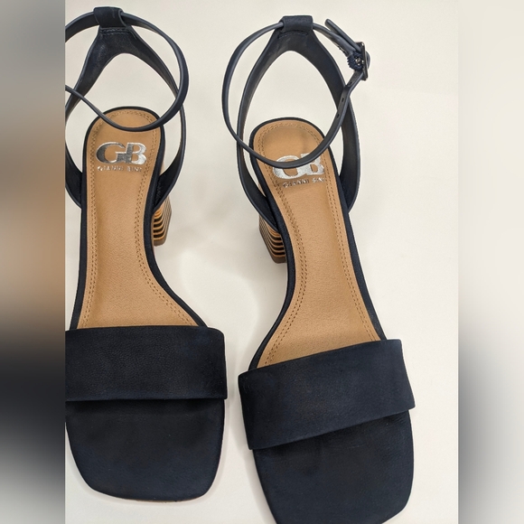 Gianni Bini Side Eye Block Heel Sandal Size 6.5 - Picture 3 of 7